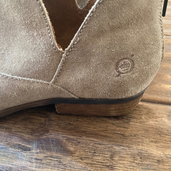 Born Kerri Crème Visone Distressed Suede Leather Ankle Boots Shoes Size 7M Beige - Picture 3 of 12